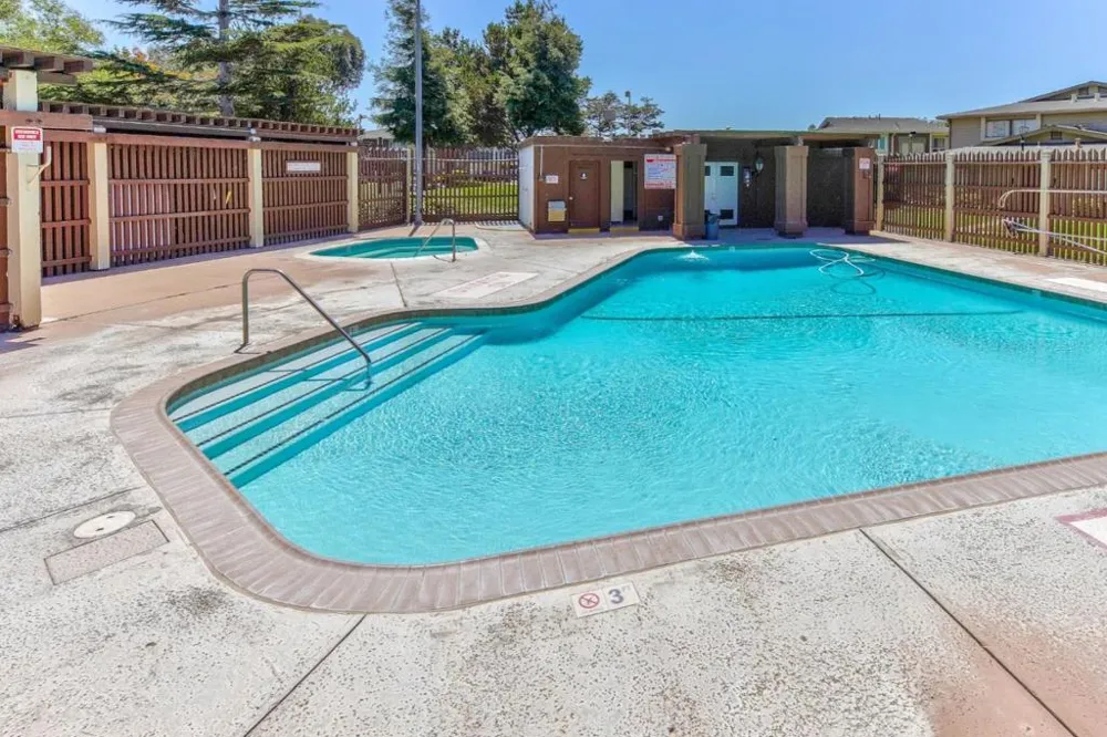 1889 Cherokee Drive #4 Salinas, CA 93906
