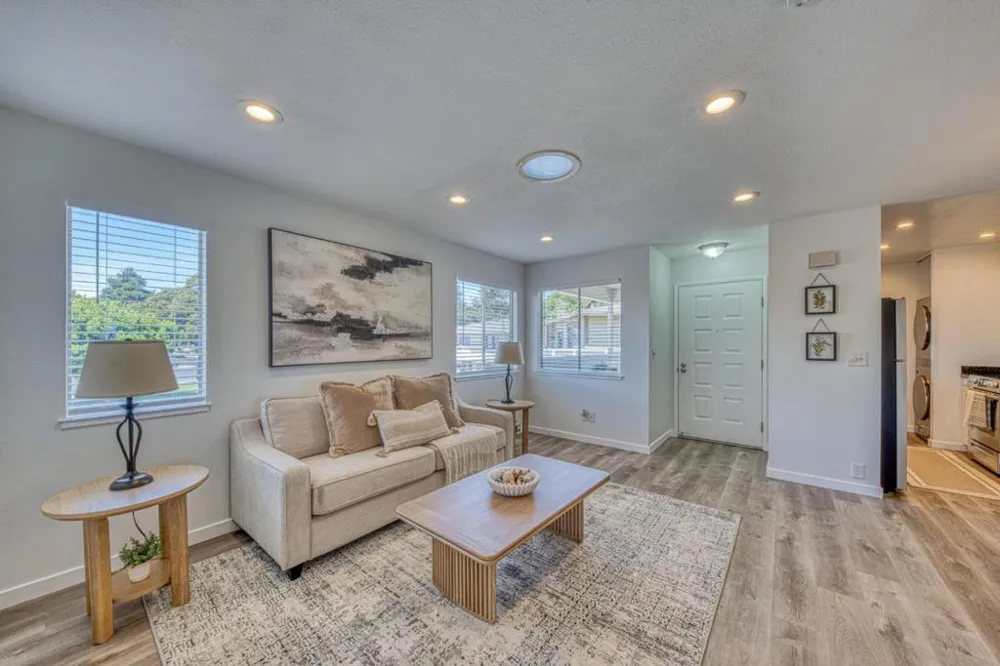1889 Cherokee Drive #4 Salinas, CA 93906