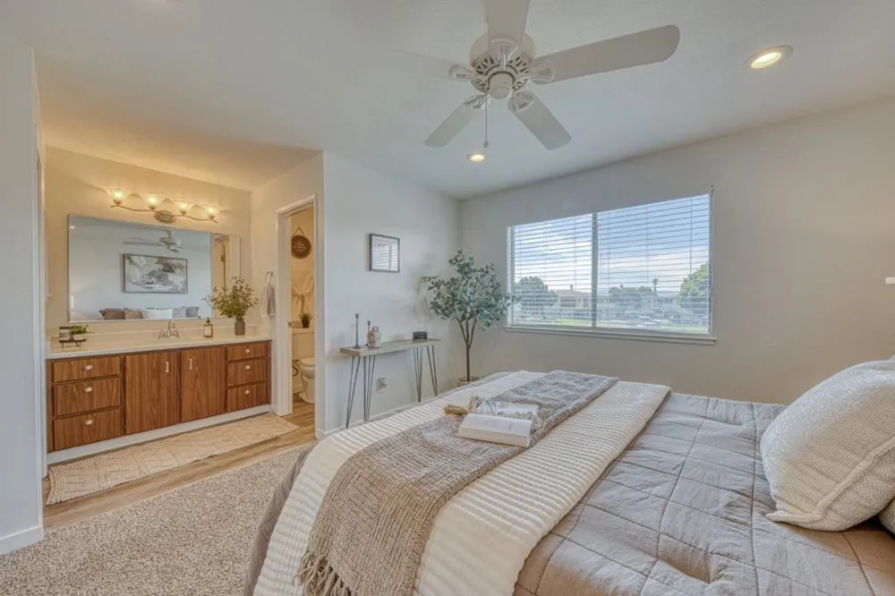 1889 Cherokee Drive #4 Salinas, CA 93906