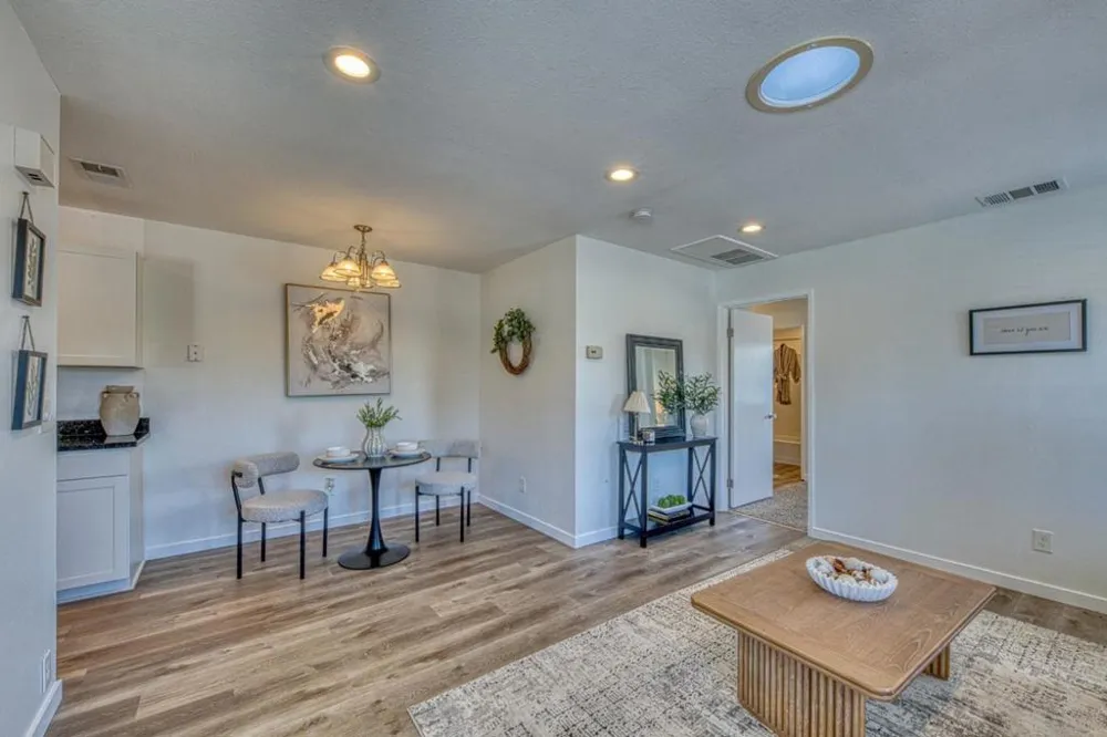 1889 Cherokee Drive #4 Salinas, CA 93906