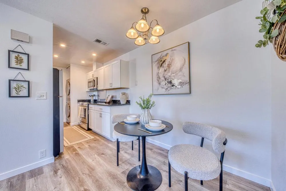 1889 Cherokee Drive #4 Salinas, CA 93906