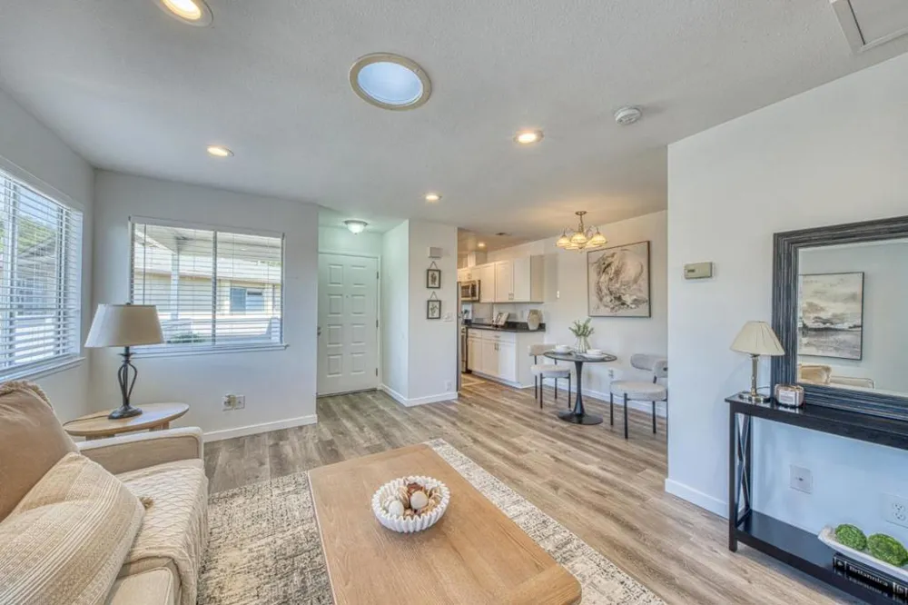 1889 Cherokee Drive #4 Salinas, CA 93906