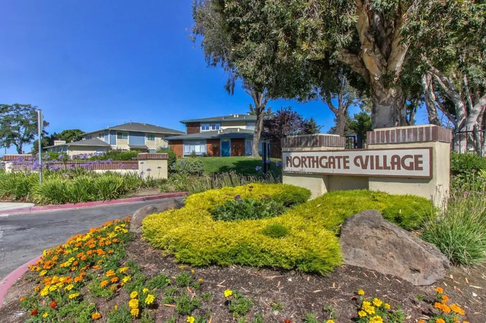 1889 Cherokee Drive #4 Salinas, CA 93906