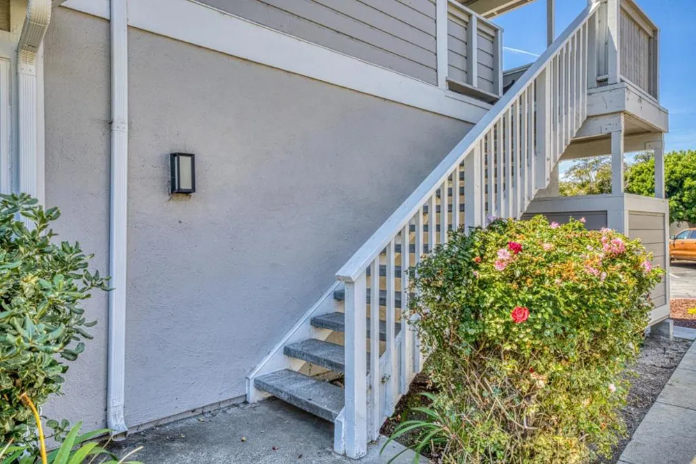 1889 Cherokee Drive #4 Salinas, CA 93906