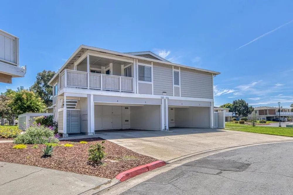 1889 Cherokee Drive #4 Salinas, CA 93906