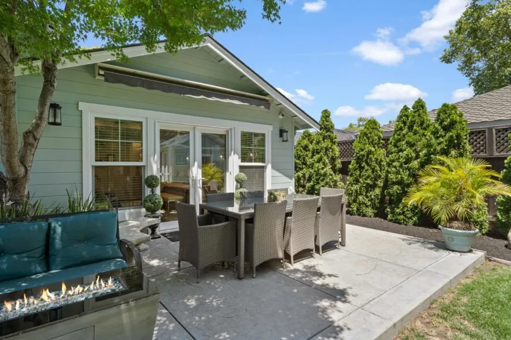1052 Mcbain Avenue Campbell, CA 95008