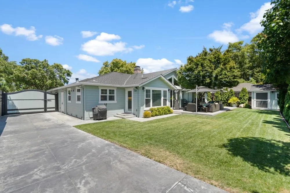 1052 Mcbain Avenue Campbell, CA 95008