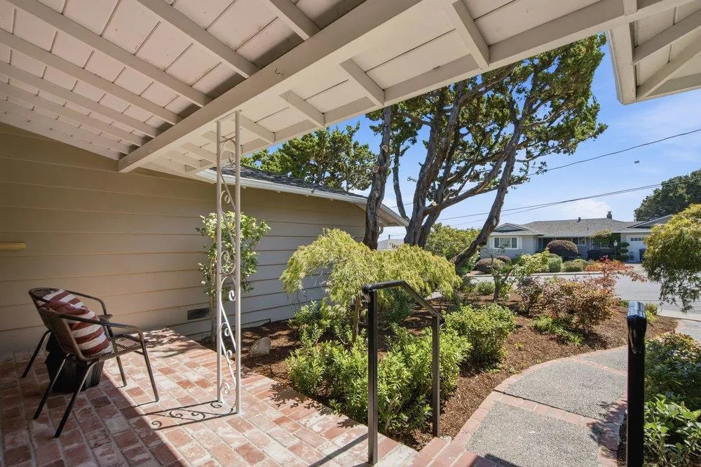 2872 Roland Avenue San Carlos, CA 94070