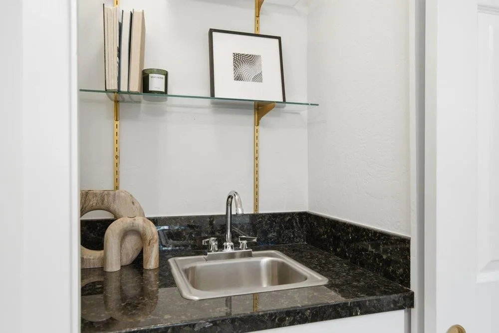 2872 Roland Avenue San Carlos, CA 94070