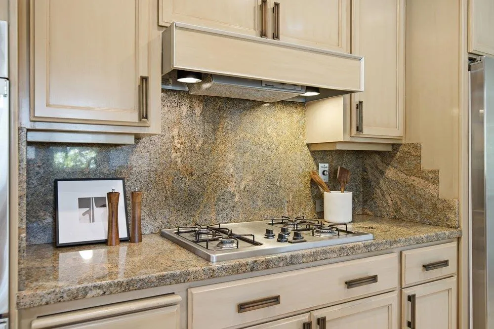2872 Roland Avenue San Carlos, CA 94070