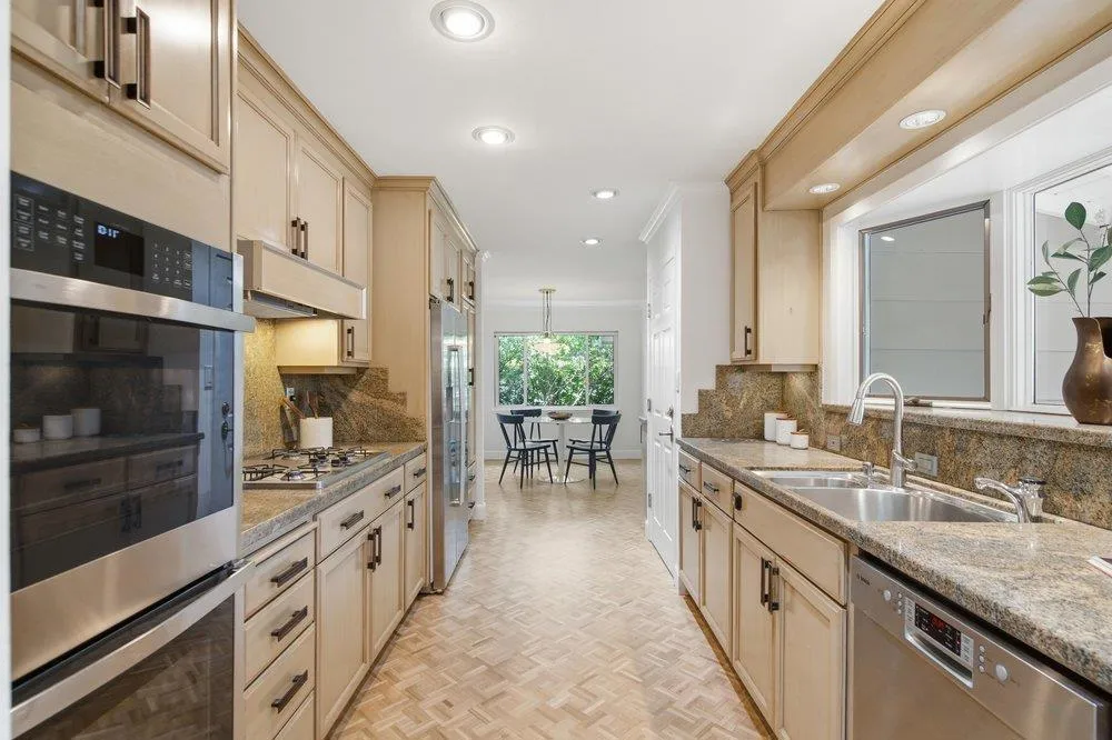 2872 Roland Avenue San Carlos, CA 94070