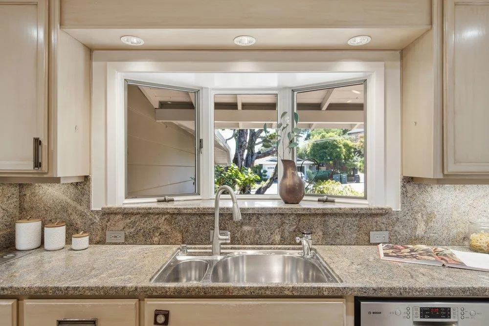 2872 Roland Avenue San Carlos, CA 94070