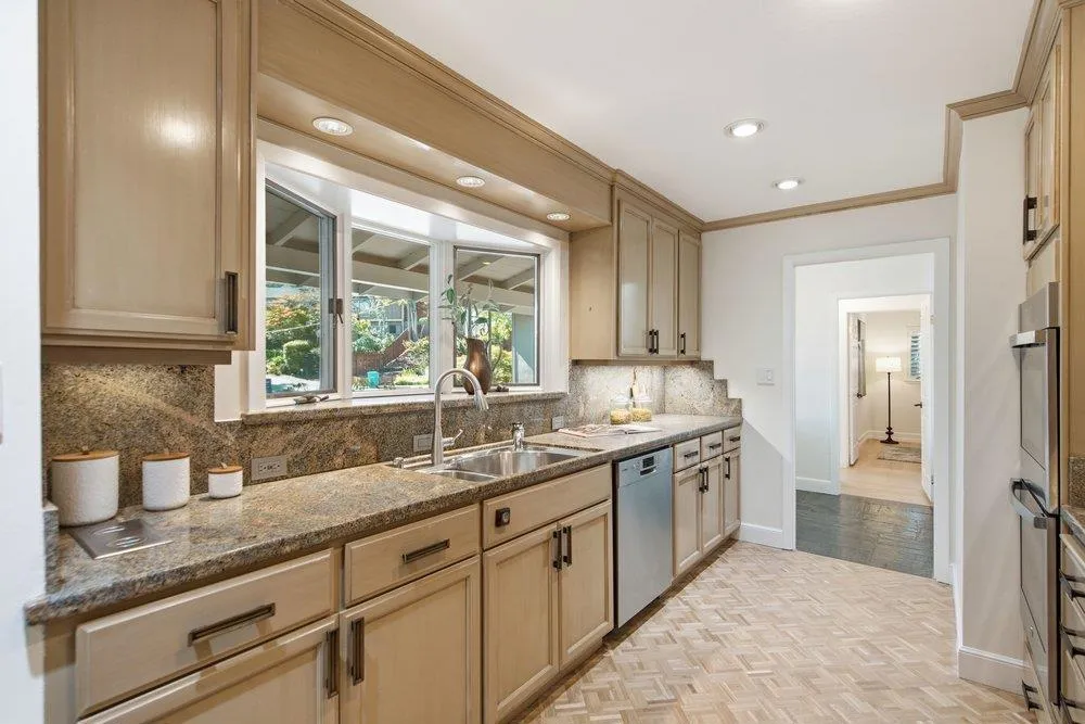 2872 Roland Avenue San Carlos, CA 94070