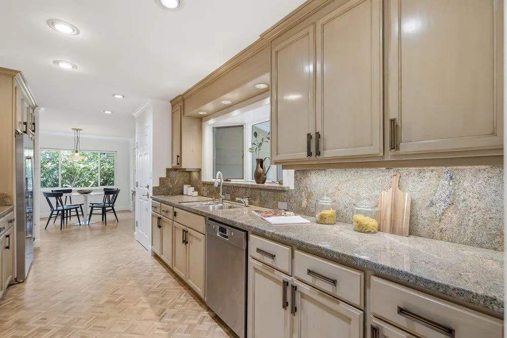 2872 Roland Avenue San Carlos, CA 94070