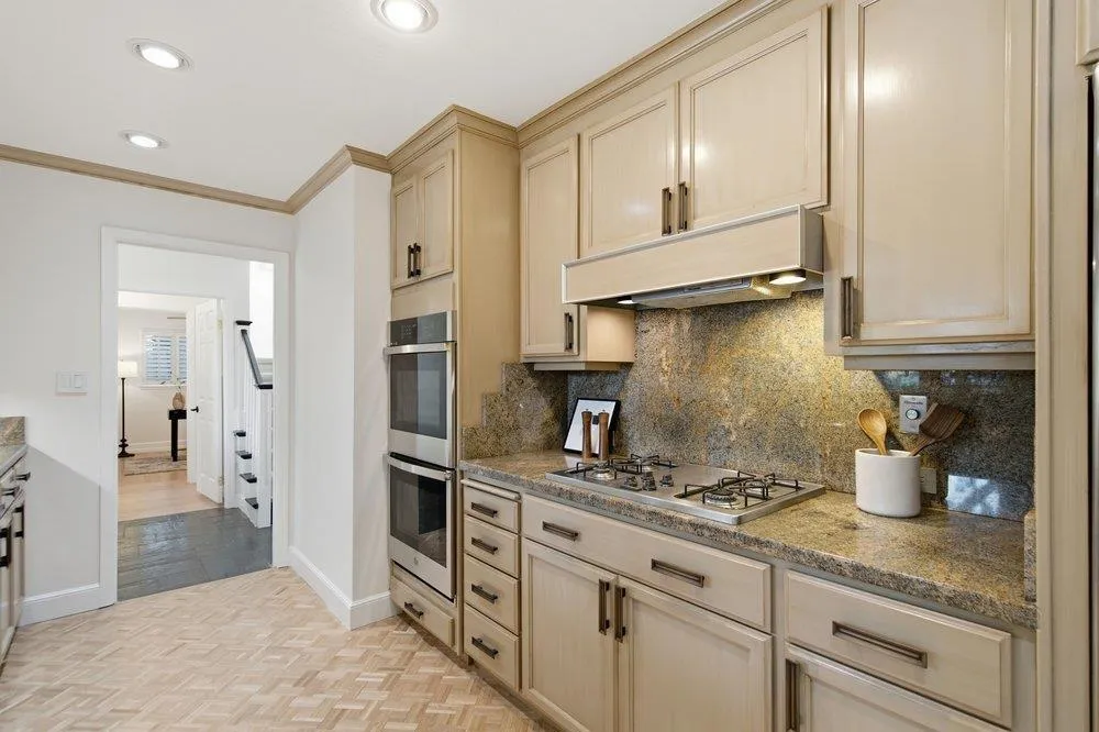 2872 Roland Avenue San Carlos, CA 94070
