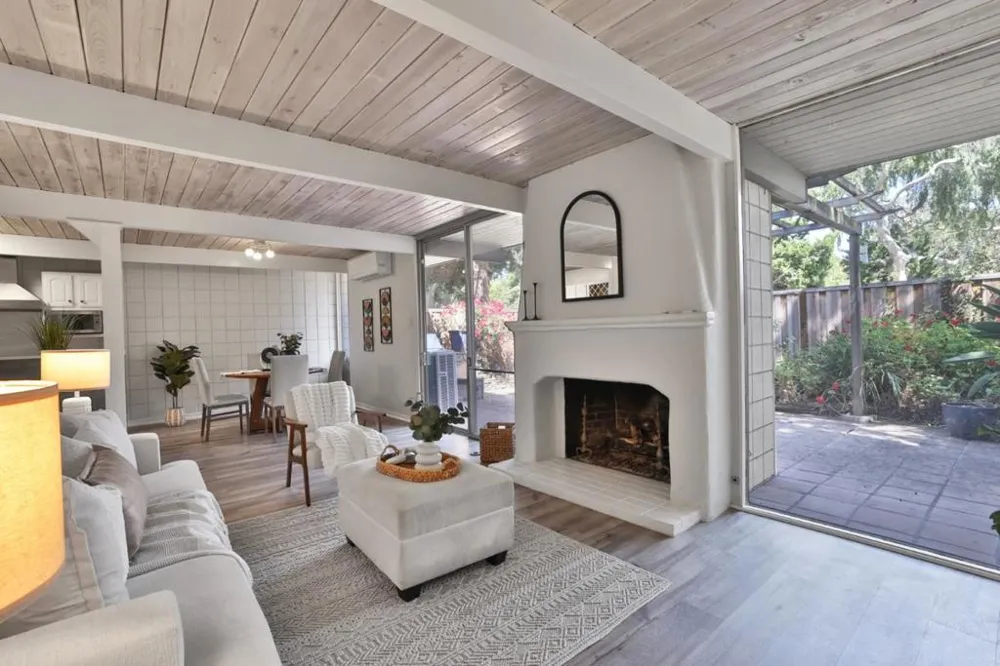 1076 Pomeroy Avenue Santa Clara, CA 95051