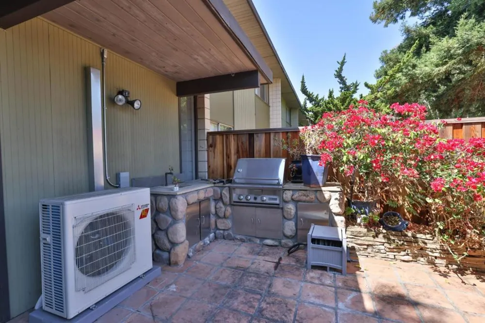 1076 Pomeroy Avenue Santa Clara, CA 95051