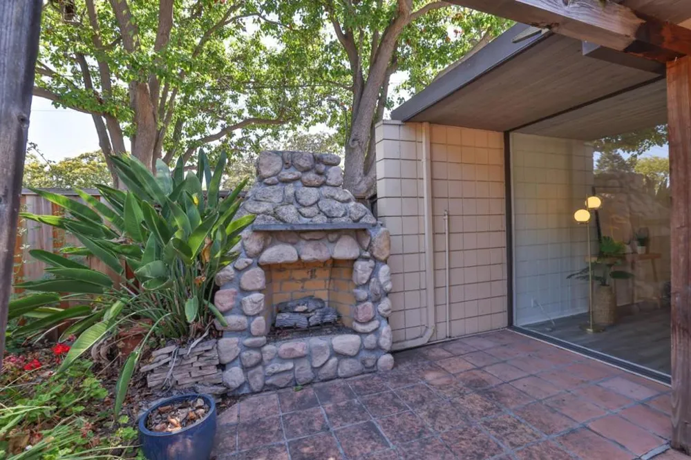 1076 Pomeroy Avenue Santa Clara, CA 95051
