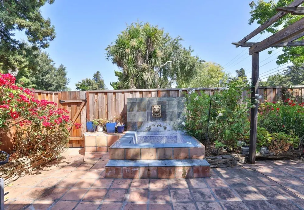 1076 Pomeroy Avenue Santa Clara, CA 95051