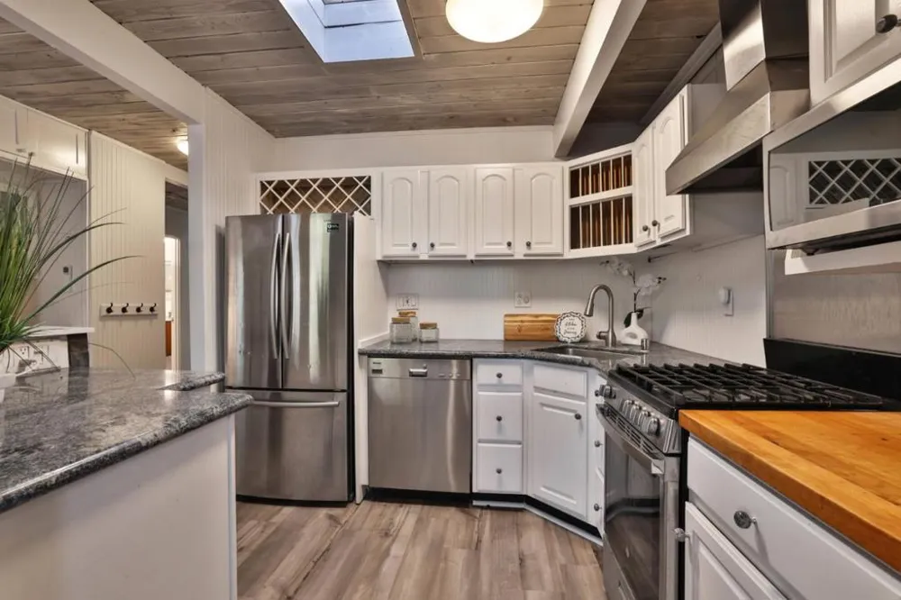 1076 Pomeroy Avenue Santa Clara, CA 95051