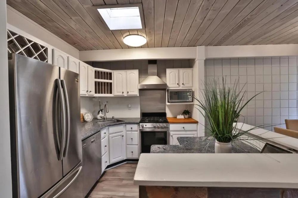 1076 Pomeroy Avenue Santa Clara, CA 95051