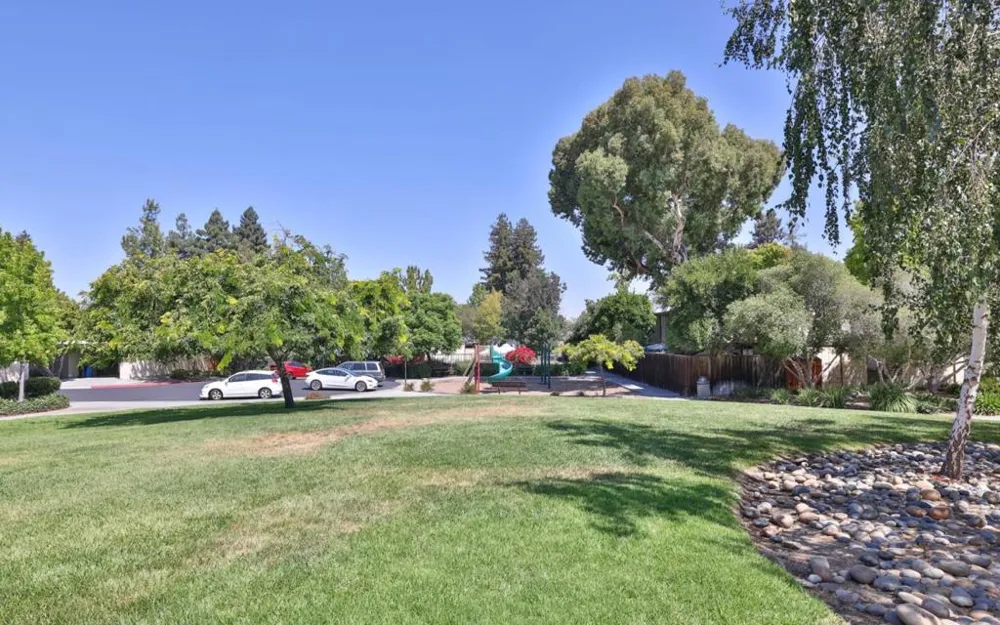 1076 Pomeroy Avenue Santa Clara, CA 95051