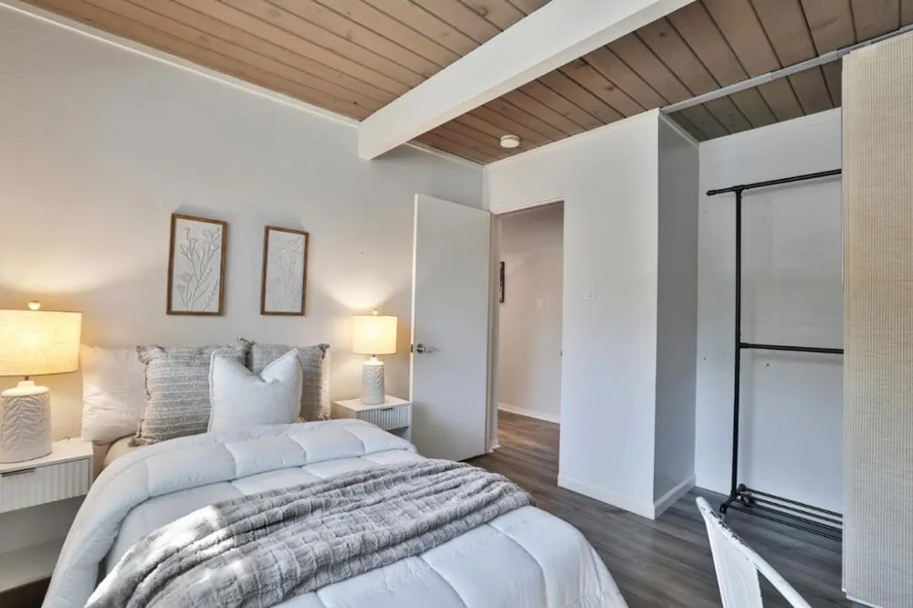 1076 Pomeroy Avenue Santa Clara, CA 95051