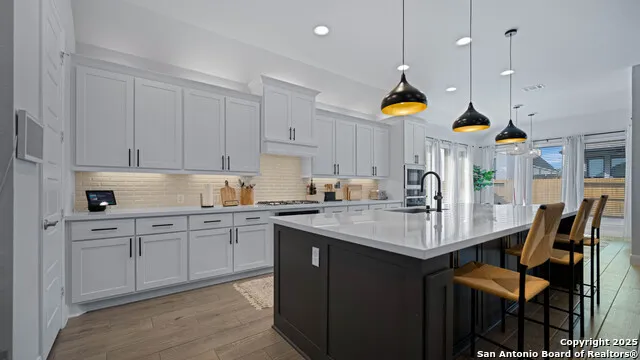 1925 Luna New Braunfels, TX 78132