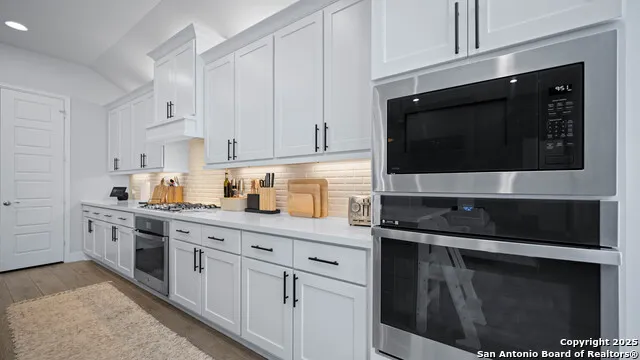 1925 Luna New Braunfels, TX 78132