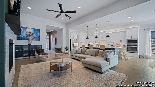 1925 Luna New Braunfels, TX 78132