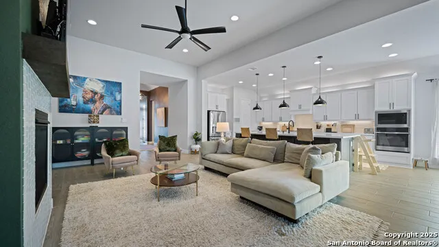1925 Luna New Braunfels, TX 78132