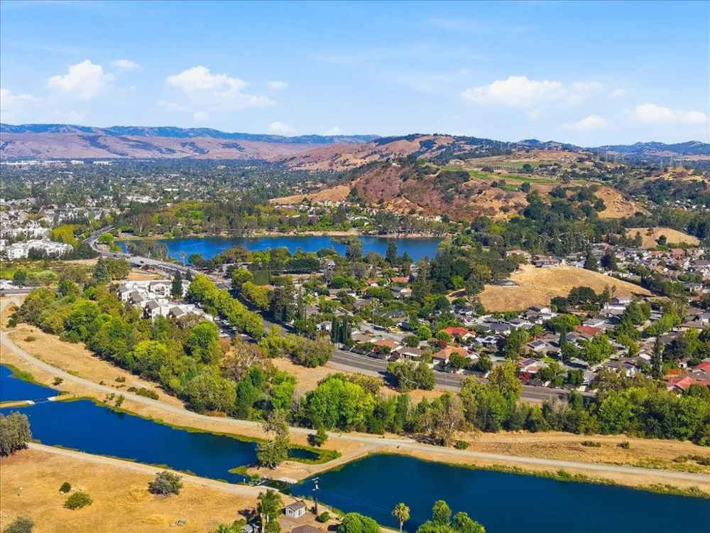 5643 Strawflower San Jose, CA 95118