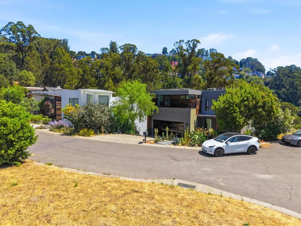 21 Jewel Court Oakland, CA 94611