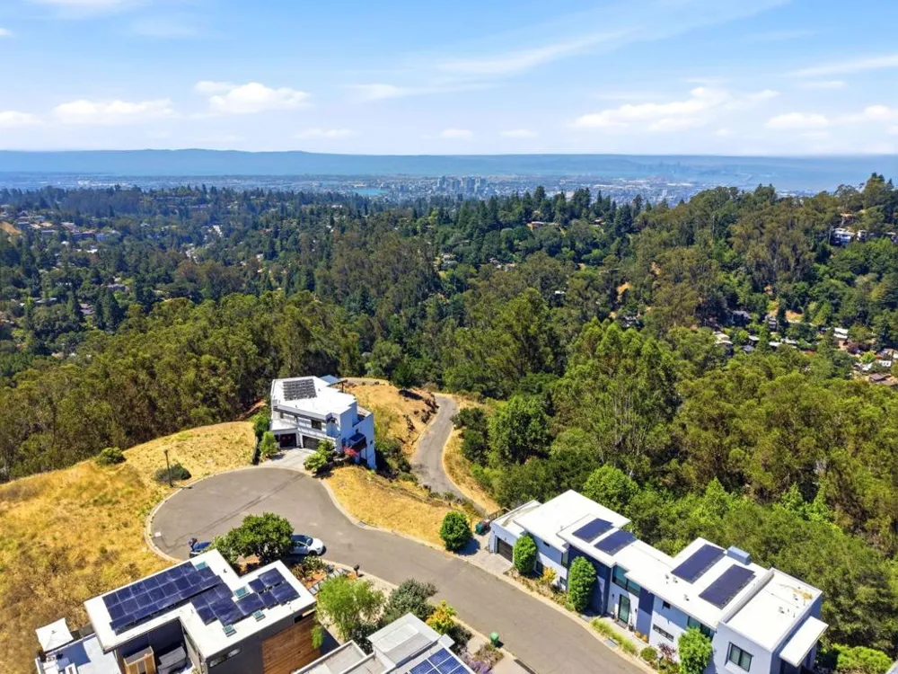 21 Jewel Court Oakland, CA 94611