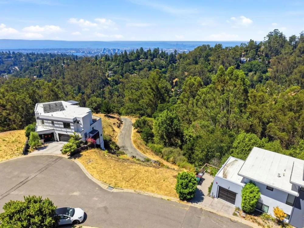 21 Jewel Court Oakland, CA 94611