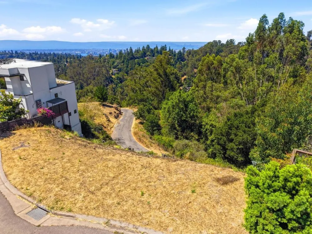 21 Jewel Court Oakland, CA 94611