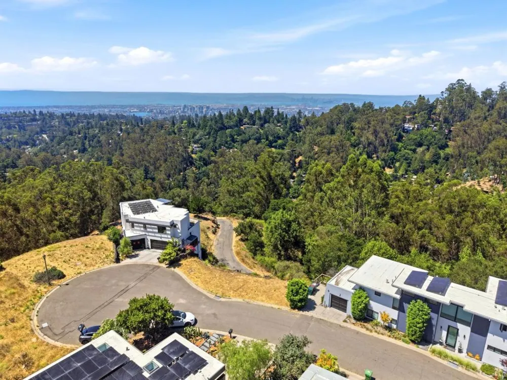 21 Jewel Court Oakland, CA 94611