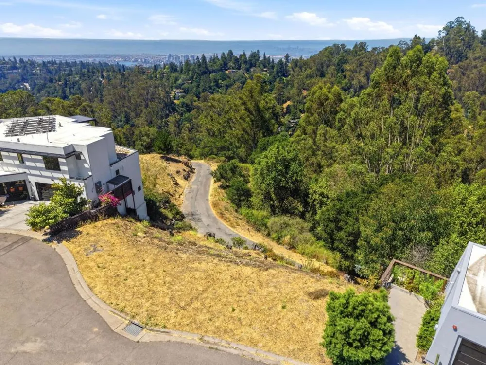 21 Jewel Court Oakland, CA 94611