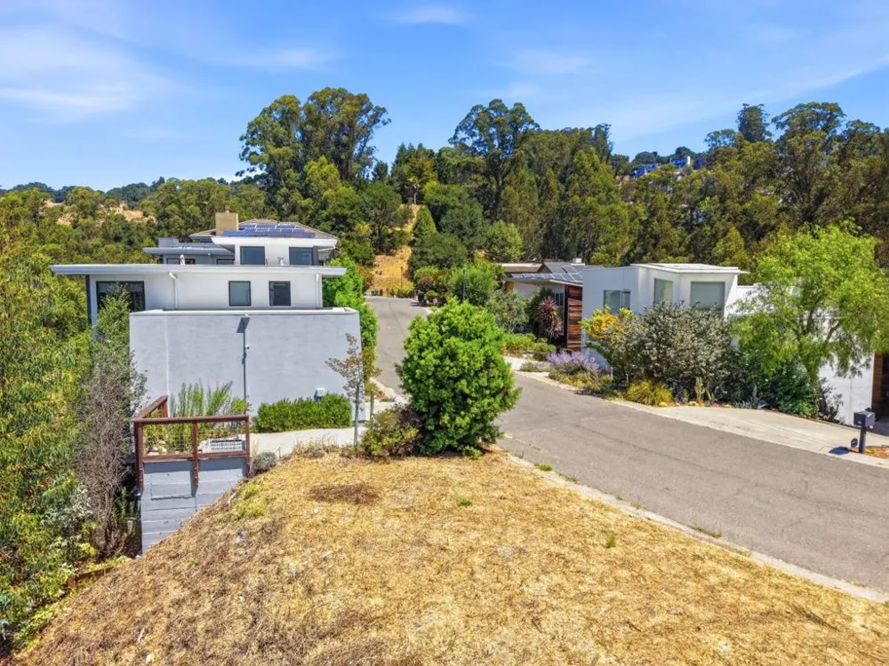 21 Jewel Court Oakland, CA 94611