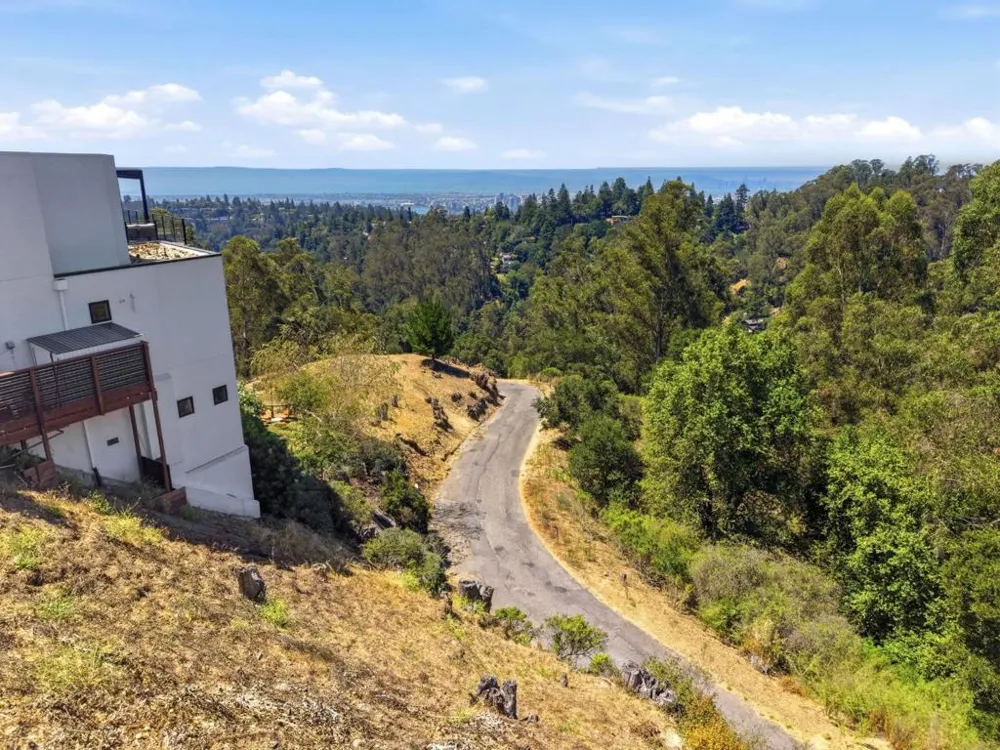 21 Jewel Court Oakland, CA 94611