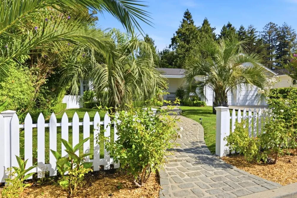 2 Bradley Court Redwood City, CA 94061