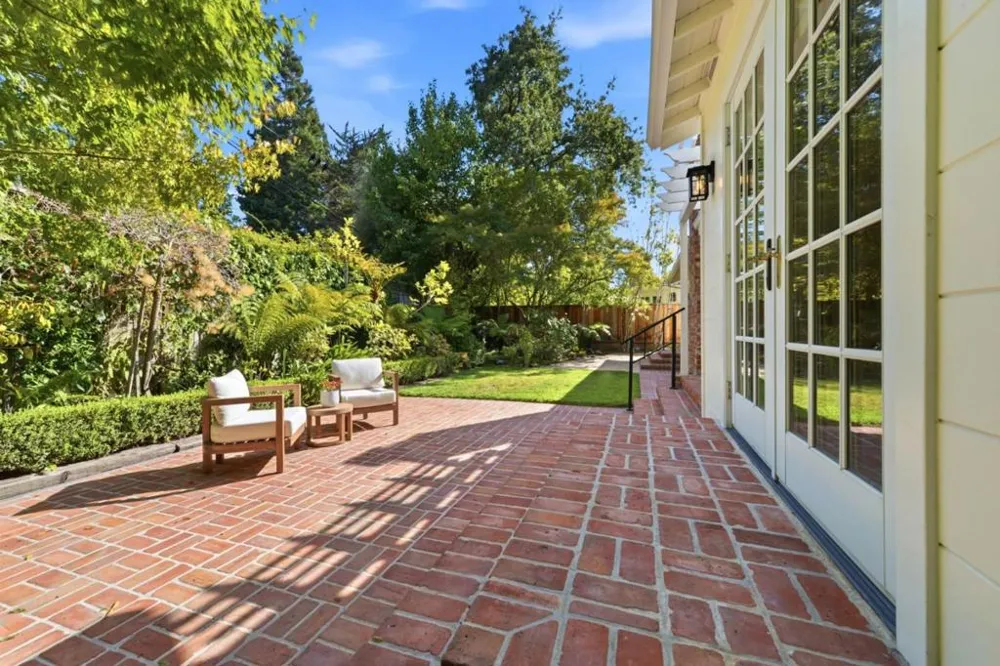 2 Bradley Court Redwood City, CA 94061
