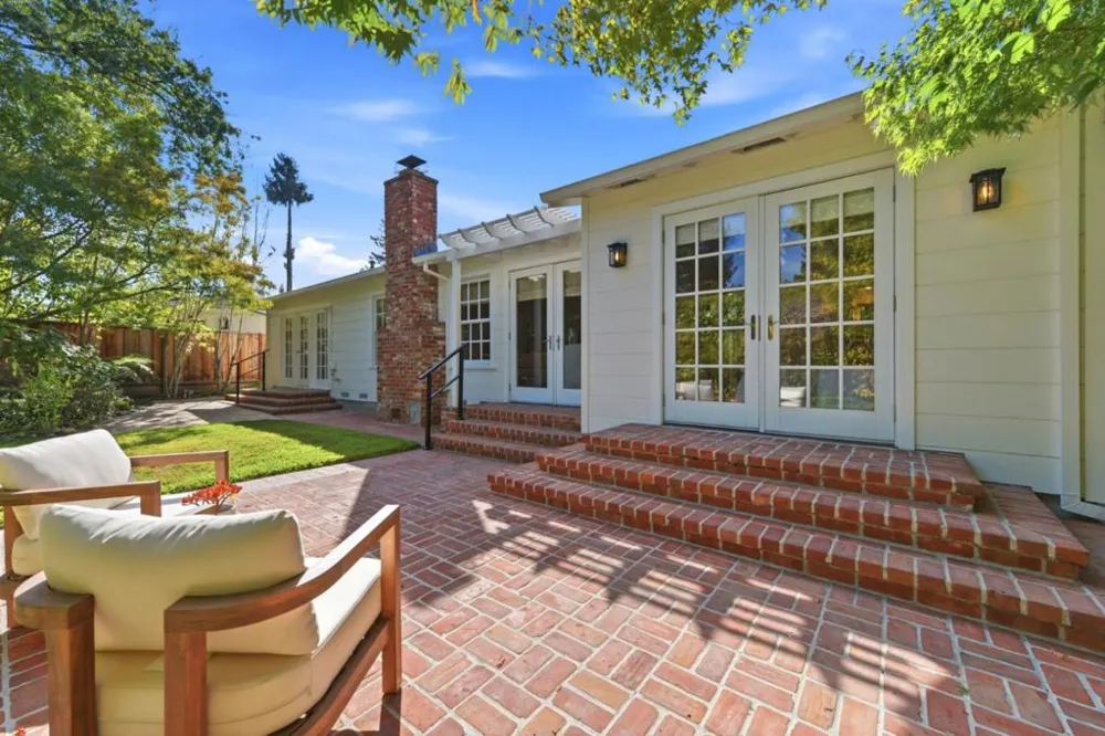 2 Bradley Court Redwood City, CA 94061