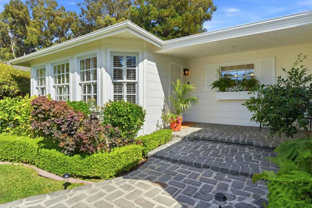 2 Bradley Court Redwood City, CA 94061
