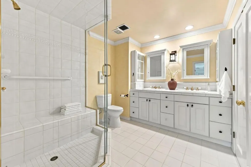 2 Bradley Court Redwood City, CA 94061