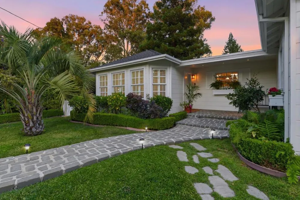2 Bradley Court Redwood City, CA 94061