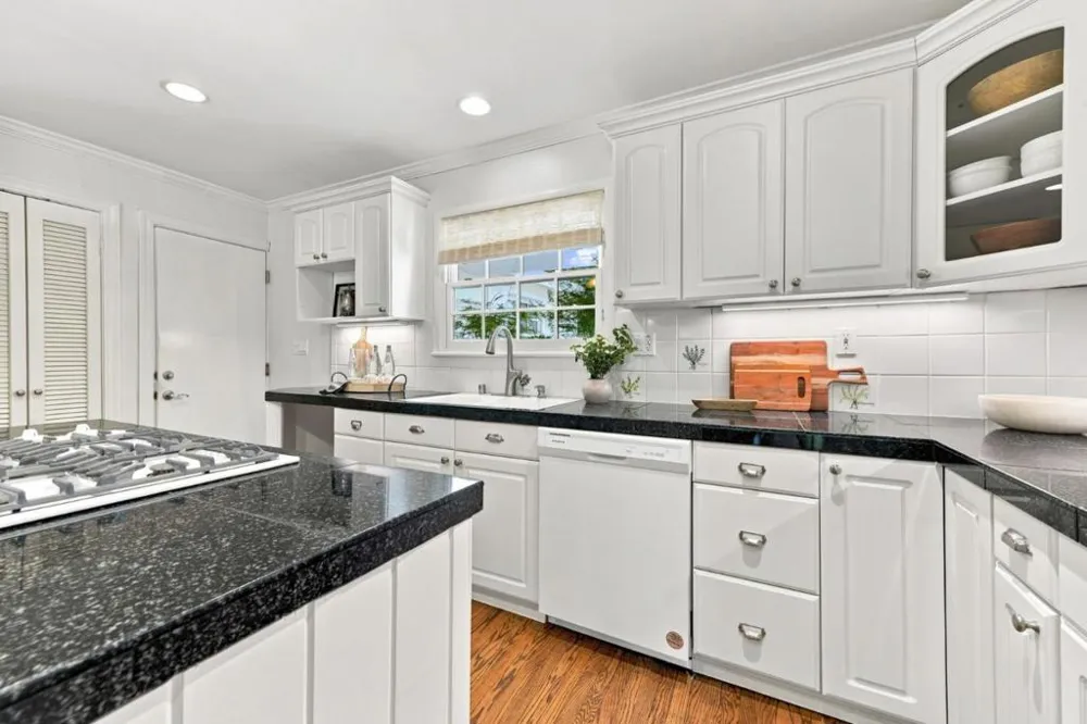 2 Bradley Court Redwood City, CA 94061