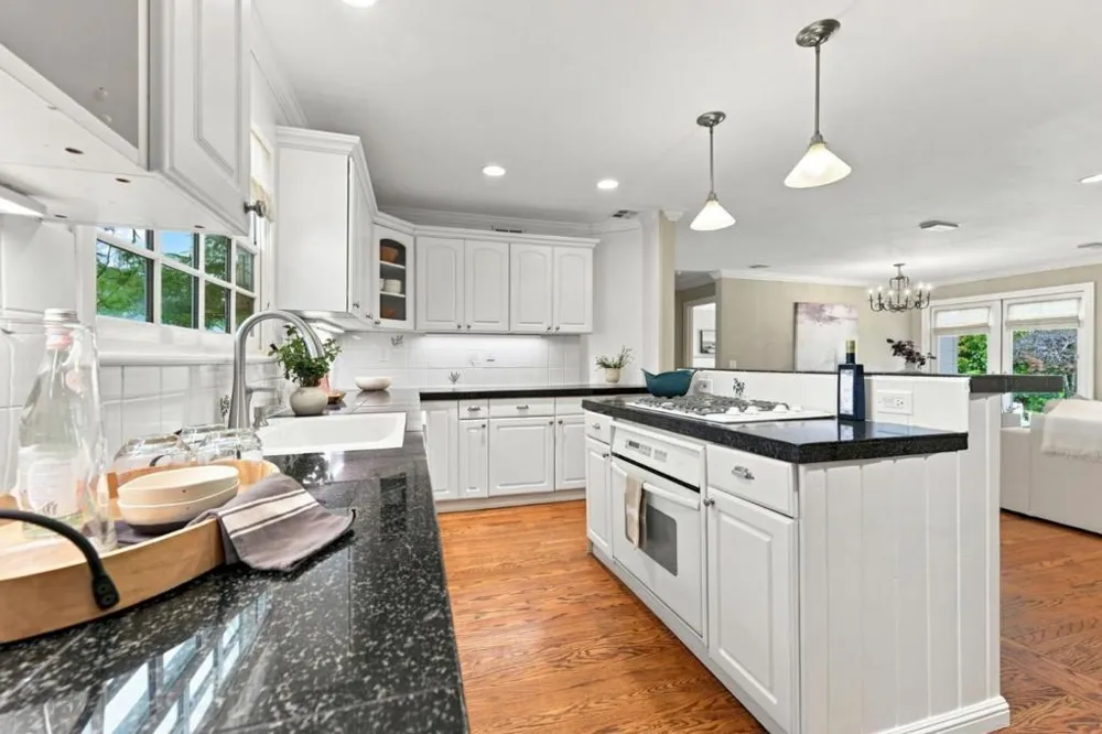 2 Bradley Court Redwood City, CA 94061