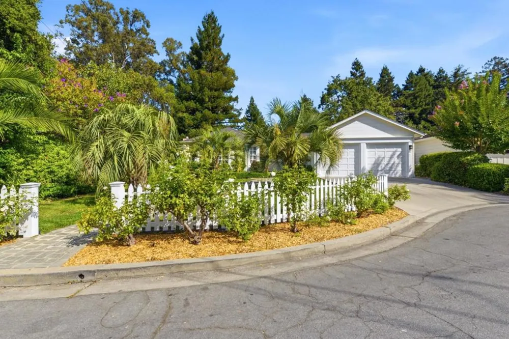 2 Bradley Court Redwood City, CA 94061