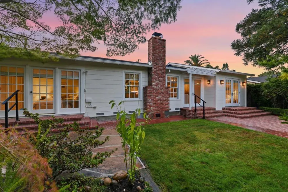 2 Bradley Court Redwood City, CA 94061